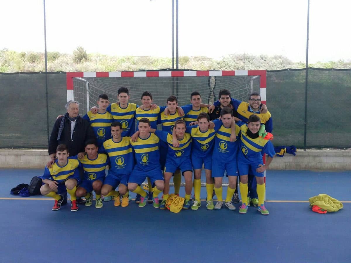 El equipo juvenil del Victoria Kent se proclama campeón de invierno