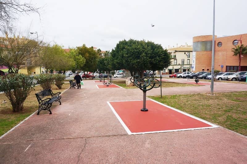Entra en servicio otro parque biosaludable frente al Pabellón Polideportivo El Limón