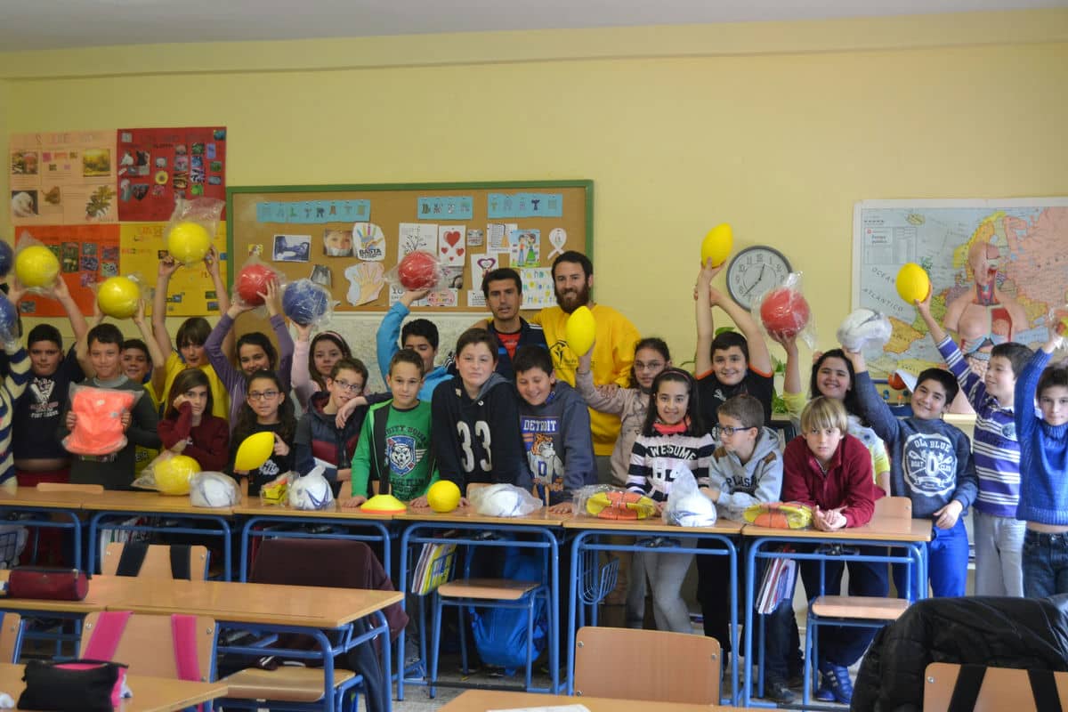 El Área de Deportes municipal acaba la entrega de material deportivo en los centros educativos