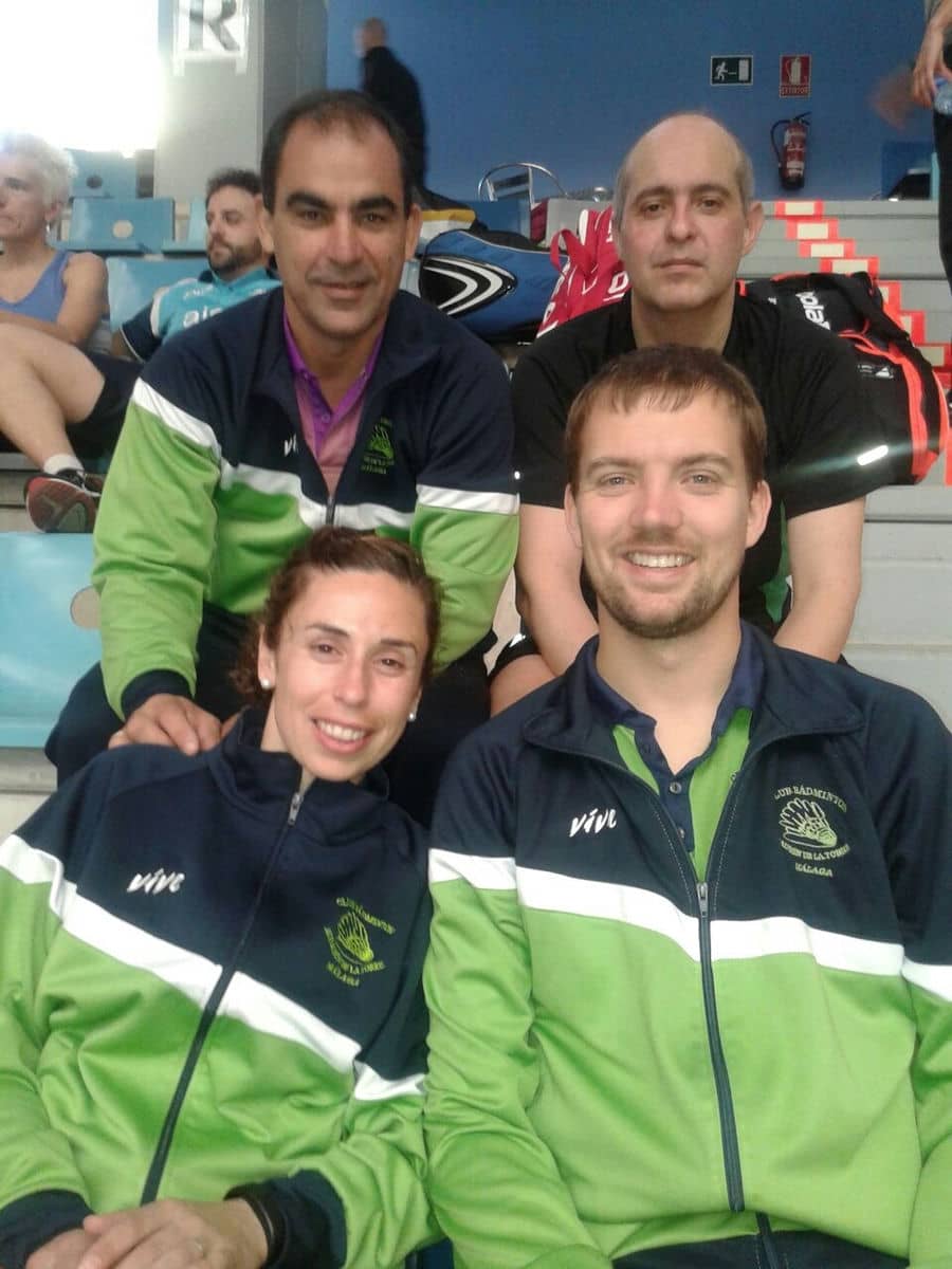 Juan Arenas y Mateo Garrido, en el pódium del Campeonato de España de veteranos de bádminton