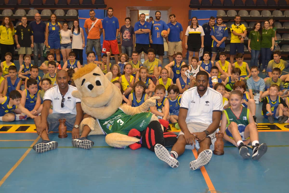 Jayson Granger y Will Thomas entusiasman  a la cantera del baloncesto local