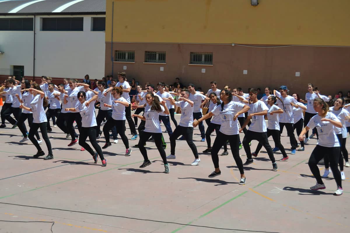 El I.E.S. Gerald Brenan de Alhaurín de la Torre celebra su «coreografía 2015»