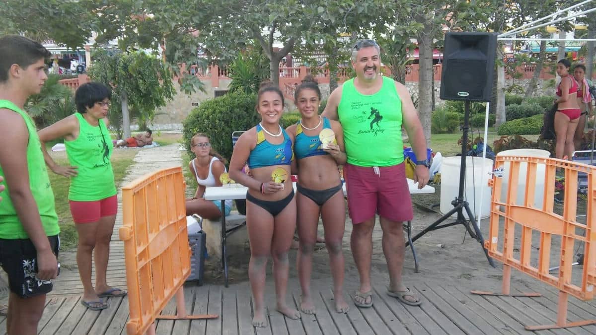 Las alhaurinas Marta Rubia y Sara Ponce vencen en el Torneo de Voley Playa de Benalmádena