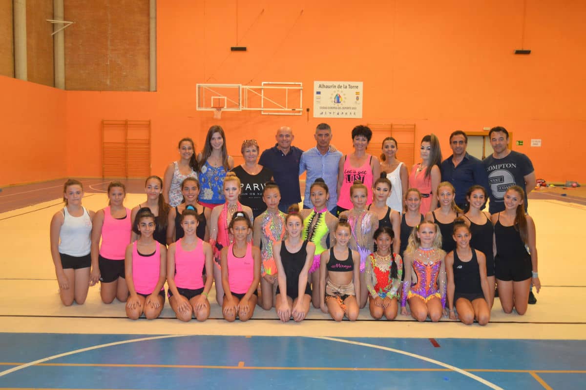 Gimnastas de Kirguistán entrenan durante una semana con la escuela municipal