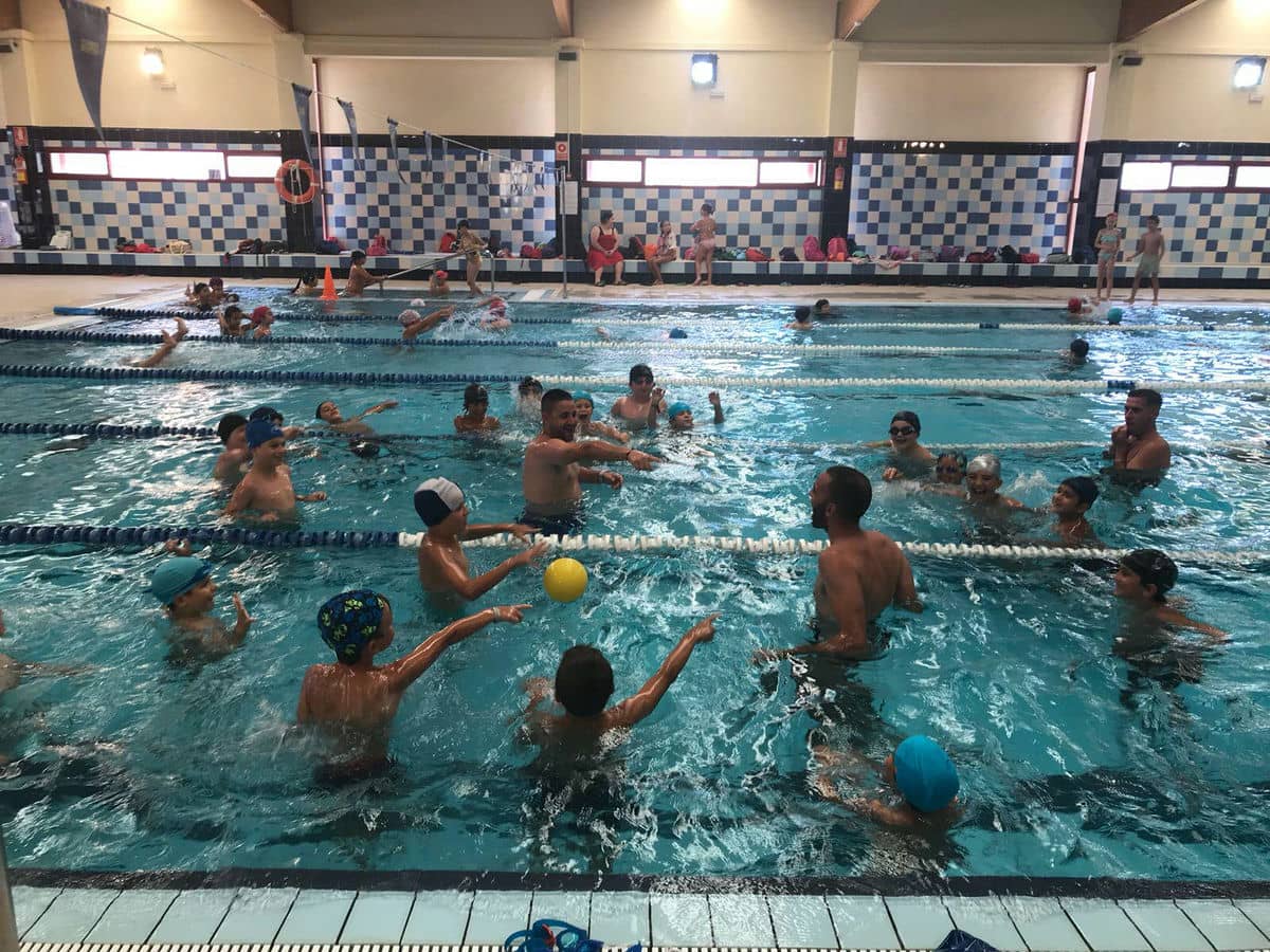 La piscina y el parque de los Patos han sido los lugares elegidos por el campamento del CD Lauro