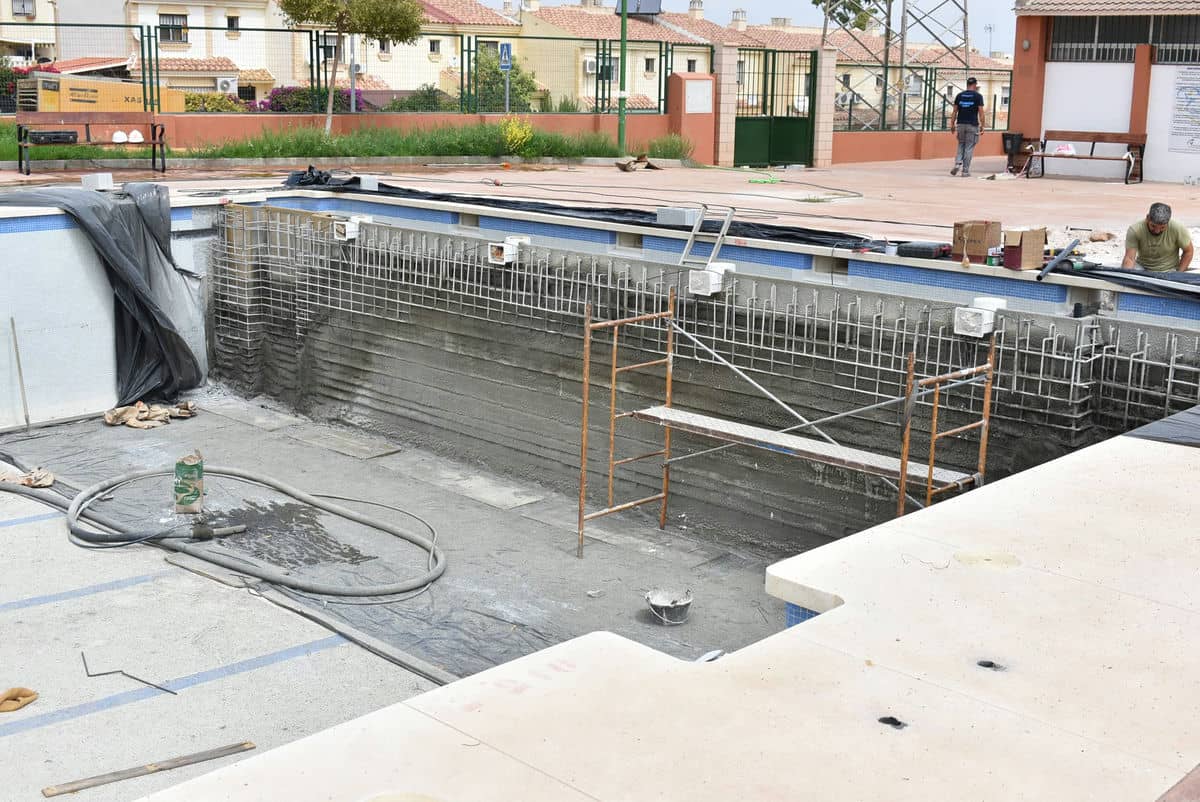 La sanción por las piscinas va a ser recurrida y las obras de adaptación siguen en marcha
