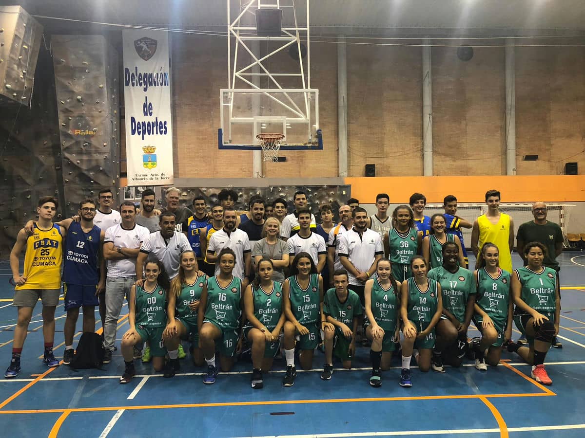 El ex NBA, John Block, comparte sus conocimientos con los jugadores del CBAT