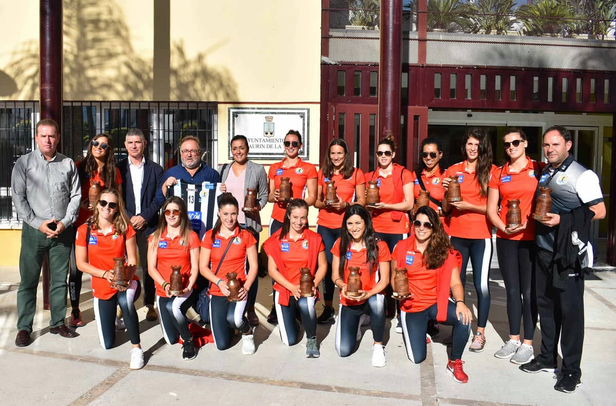 Alhaurín de la Torre estrecha lazos con el Rincón Fertilidad de Balonmano femenino