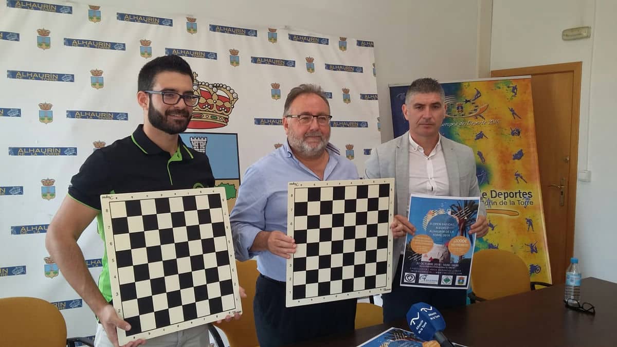 En estos momentos, se está presentando el II Open Rápidas Ajedrez Alhaurin de la Torre que se celebra este sabado