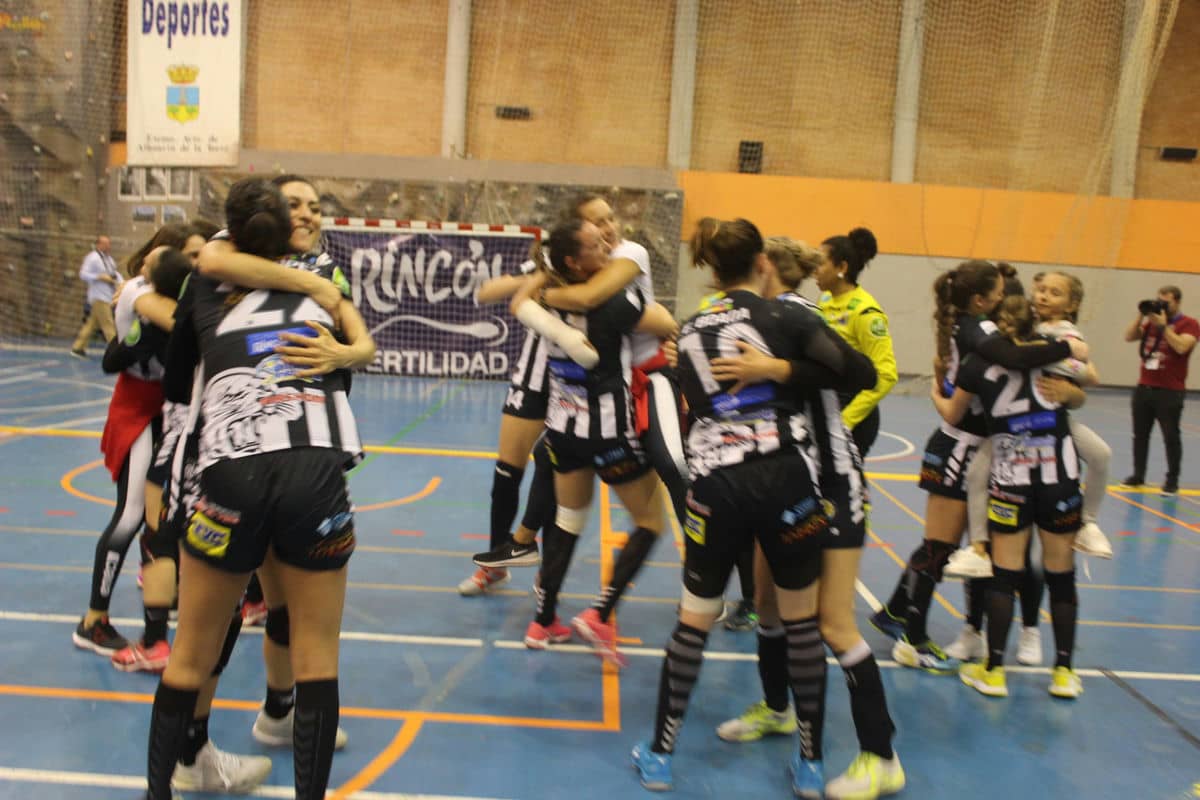Alhaurín de la Torre se consolida como talismán para el balonmano femenino malagueño
