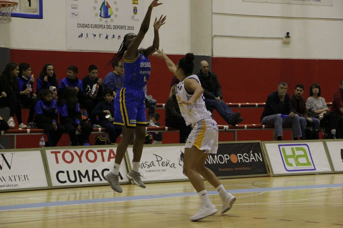 El Asisa Alhaurín de la Torre hace un esfuerzo defensivo titánico para superar al UCAM Probelte Jairis (56-46)