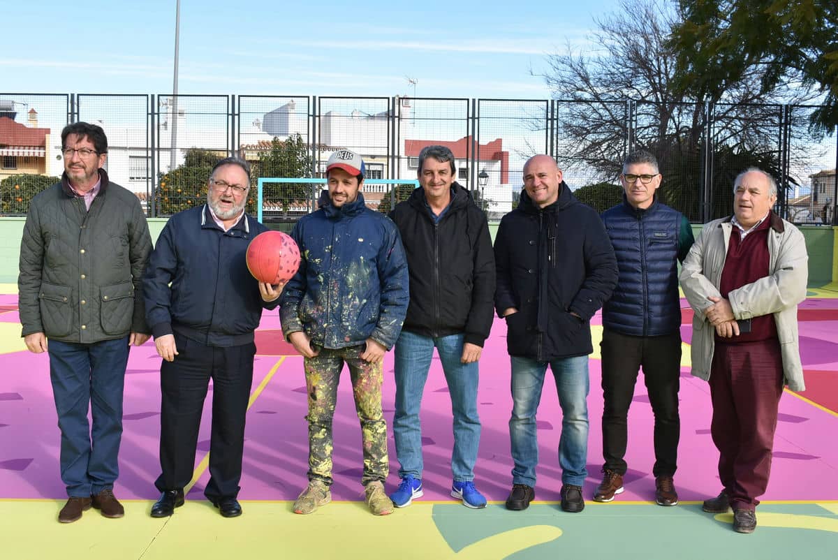 La pista polideportiva de Capellanía estrena un espectacular y colorido diseño
