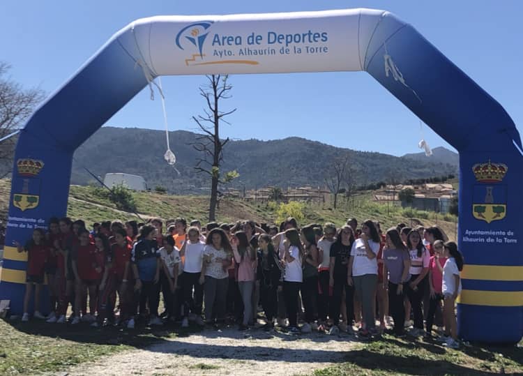 500 alumnos de ESO participaron en la marcha solidaria ‘Alhaurín con Héroes en la Escuela’