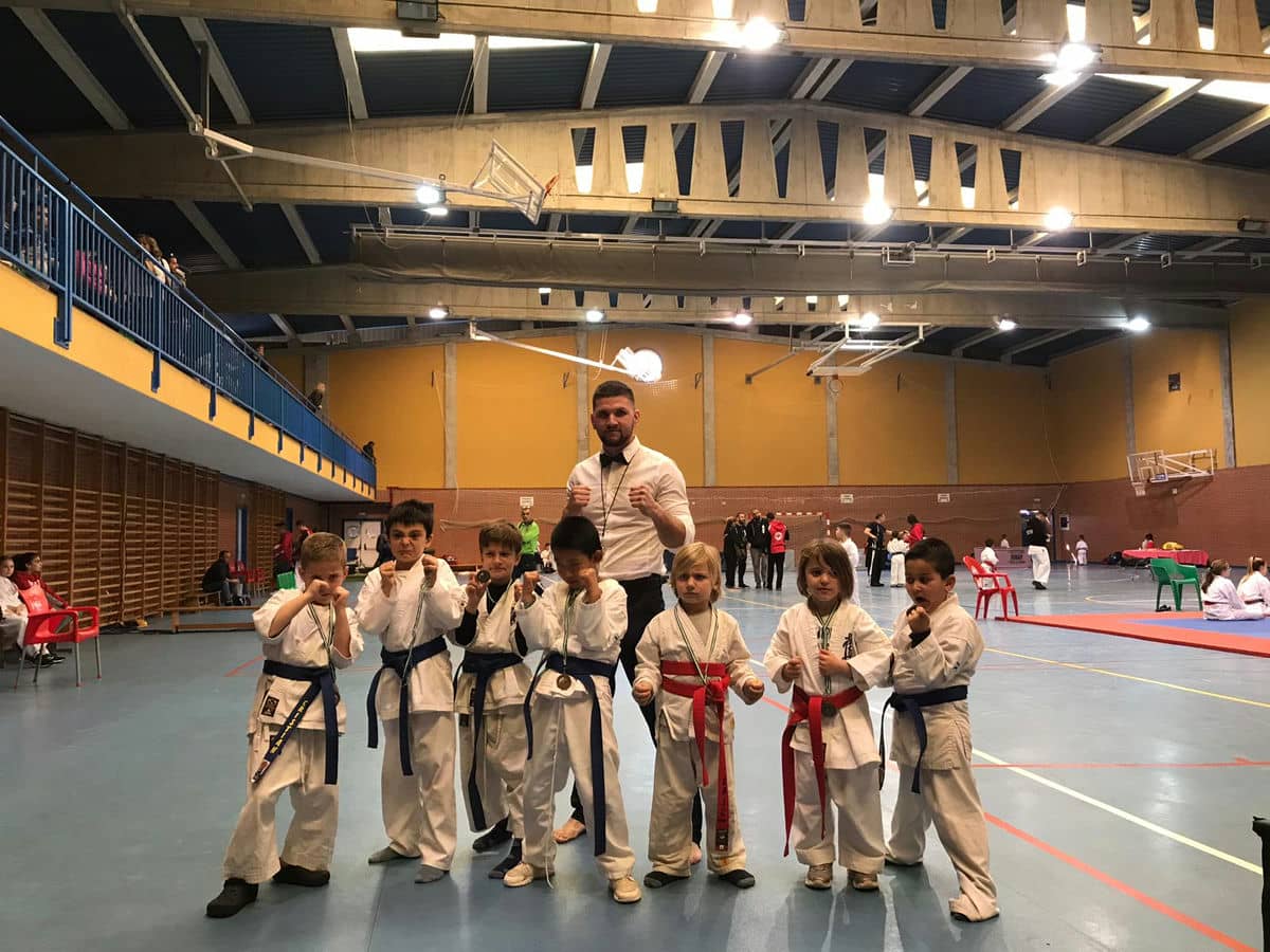 El Sakura Dojo consigue 8 podios en el Campeonato Kyokushin de Andalucía de Kárate