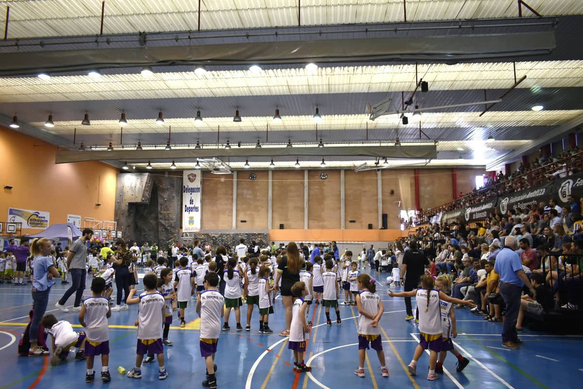 Cerca de un millar niños y niñas de medio centenar de clubes de la provincia participaron en el VII Baby Basket El Limón