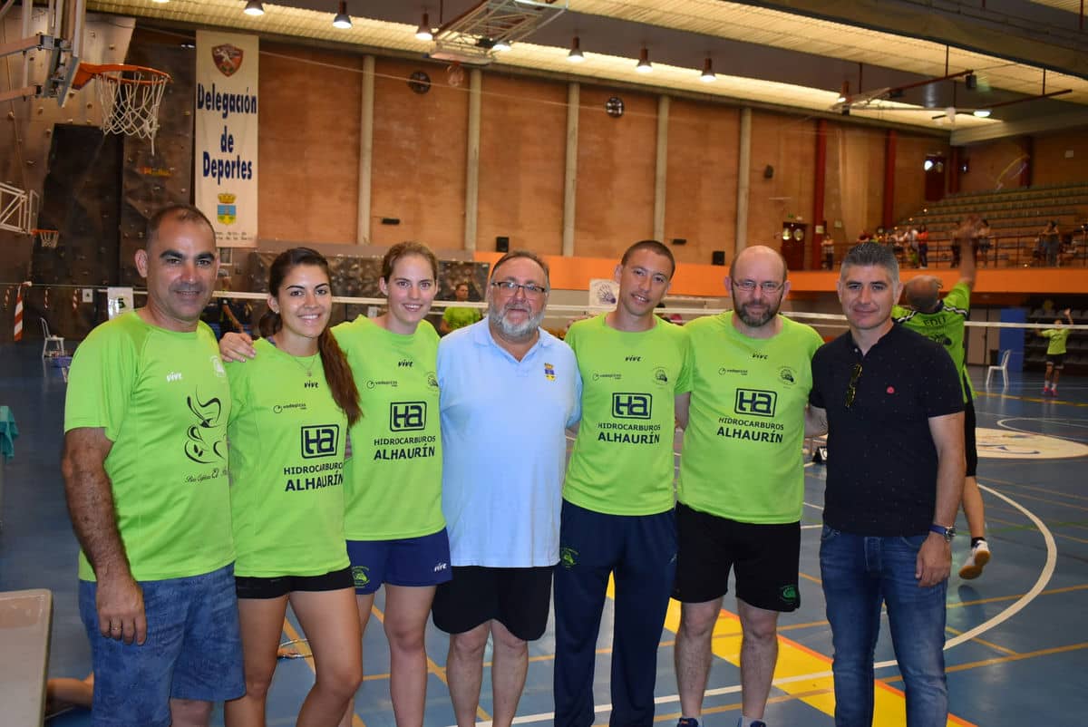 El XIV Torneo de Bádminton de San Juan reunió a más de un centenar de jugadores de toda Andalucía