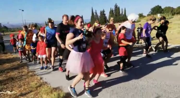 Padres e hijos, de la mano, en la ‘eternal running’