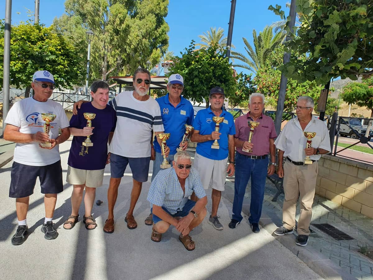 El equipo compuesto por Diego Guerrero, Antonio Garzón y Juan Lara, gana el Torneo de Petanca de San Juan 2019