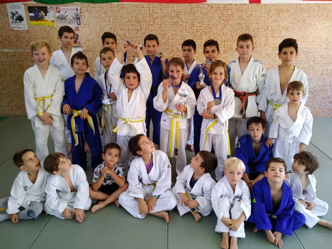 Gran participación del judo de Alhaurín de la Torre en el Encuentro de Escuelas de Benalmádena