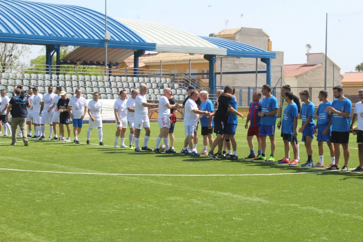 El partido de fútbol que enfrentó a las peñas madridista y barcelonista el pasado 29 de junio fue noticia en Torrevisión. Compartimos el vídeo.