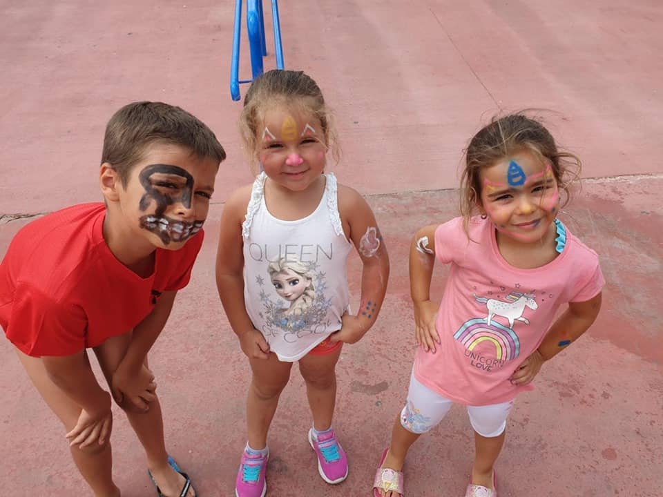 Una amplia gama de juegos para los niños en el campamento deportivo de verano de CD Lauro