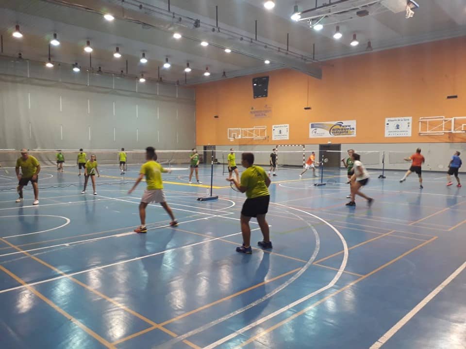 La jornada de puertas abiertas del club de bádminton inicia los encuentros deportivos de este fin de semana