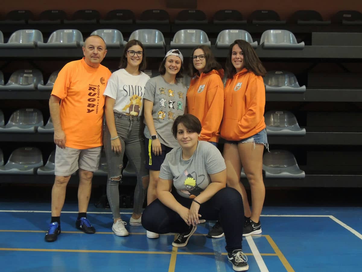 LA WEB ENTREVISTA A… Ramón Martín Vera, Rocío Bolaños, Carmen Soto, Carmen Luque, Lucía Burgos, Ainhoa Bolaños y Lucía del Carmen López (Entrenador y jugadoras del equipo femenino de rugby del CRAT)