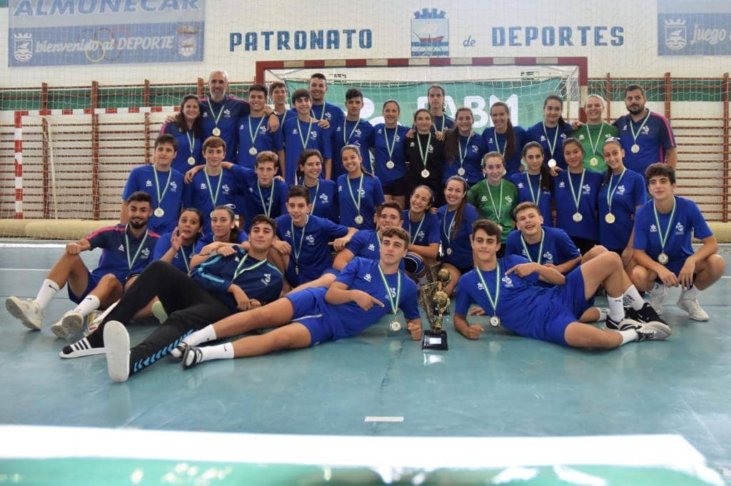 La portera Alhaurina de balonmano Claudia Romero, campeona de Andalucía Cadete.