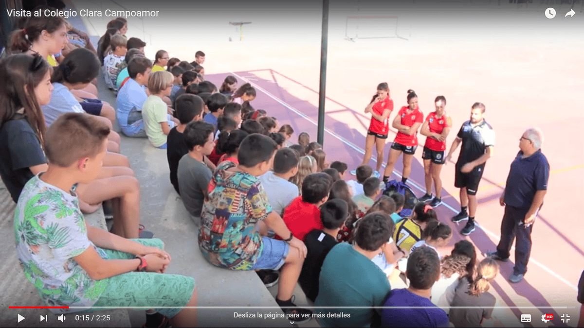 El CEIP Clara Campoamor recibió la visita de la Escuela de Balonmano