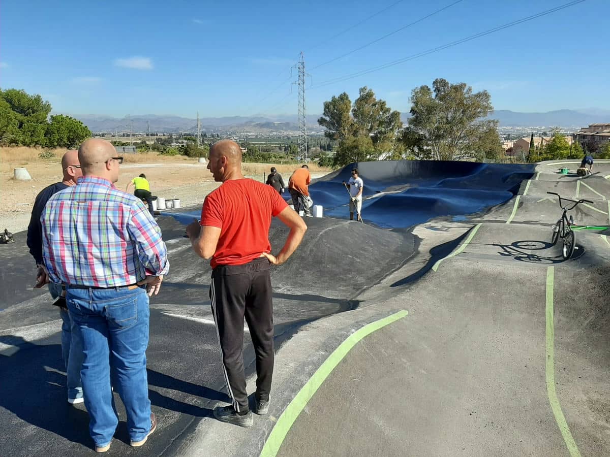 El nuevo pump track de Alhaurín de la Torre casi finalizado