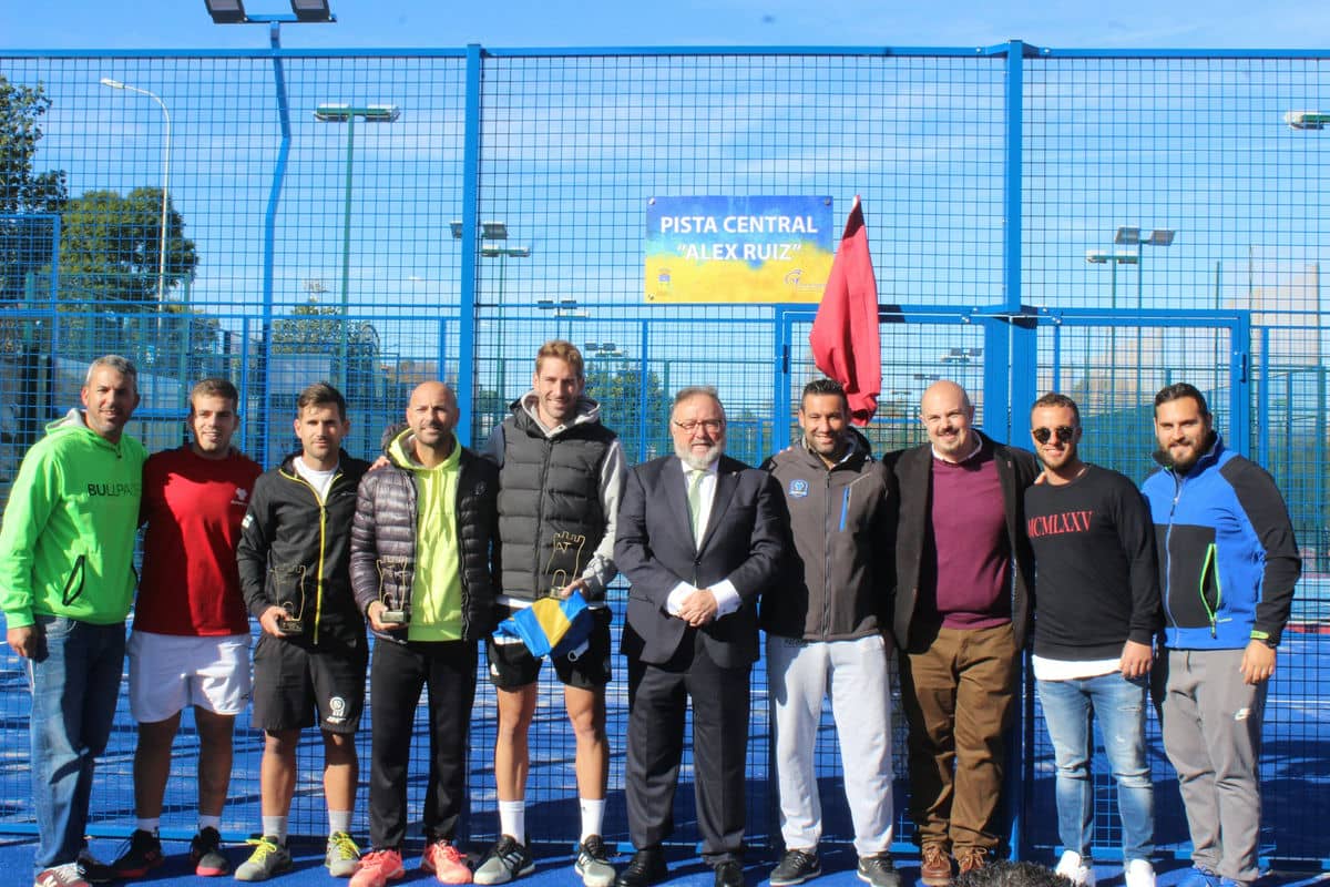 La nueva pista panorámica de pádel recibe el nombre de Álex Ruiz, jugador número 18 del mundo