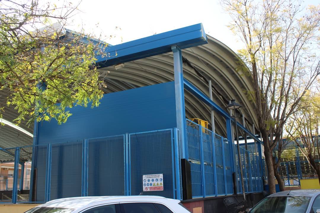 Comienzan las obras para el cerramiento de la pista polideportiva de Carranque
