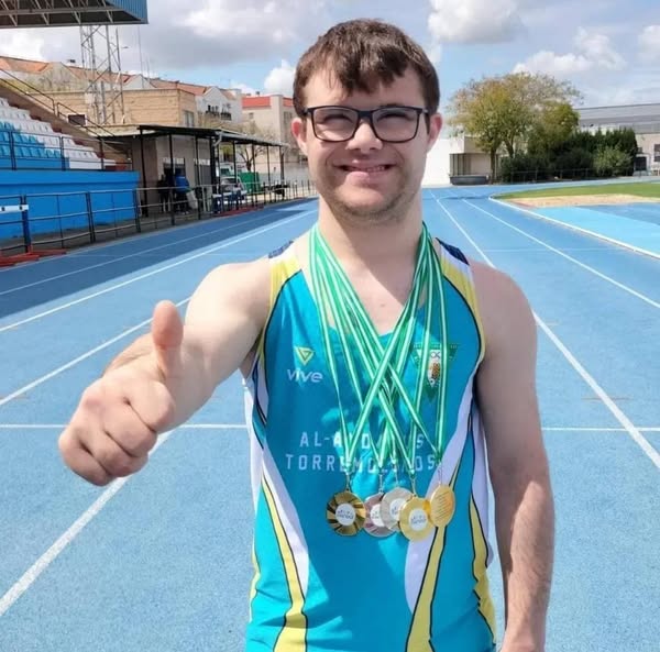 Manu Guerrero gana cinco medallas en el Campeonato de Andalucía de Atletismo