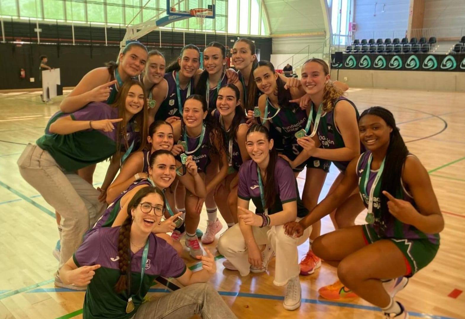 Carla Ramírez y Nadia Merino revalidan título y ganan con Unicaja el CADEBA Júnior