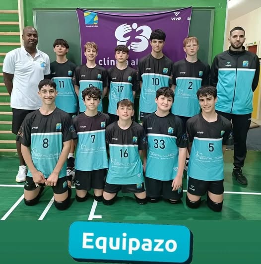 El equipo infantil «Clínica Alhaurín» del Club de Voleibol de Alhaurín de la Torre, tercero de Málaga