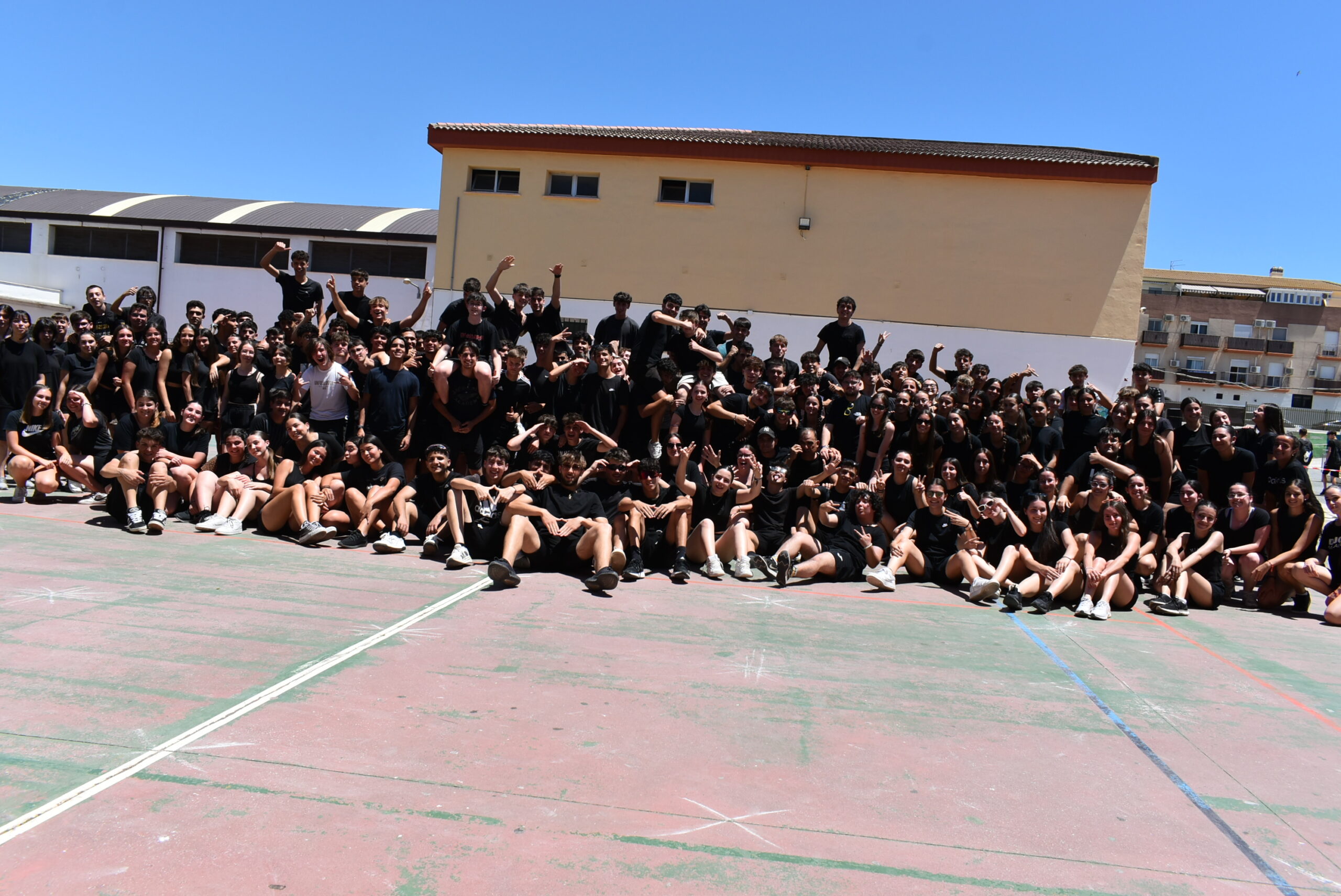 Casi 200 alumnos de Bachillerato del IES Gerald Brenan interpretan sus tradicionales coreografías de baile